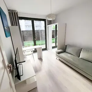 Bliska Wola, Apartament 3 Pokoje Z 40m2 Ogrodkiem Apartament